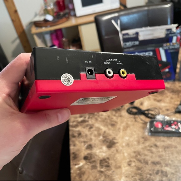 NES clone console with 2 games /2 controllers - Picture 6 of 13